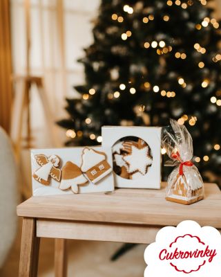 🍯 Mäkké, voňavé, neodolateľné – také sú naše medovníčky 🎅💛 Keď sa dom rozvonia medom a škoricou, Vianoce môžu začať. 🎄...